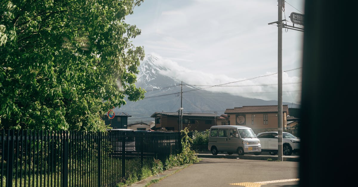 How Local Community Feedback Shapes Auto Glass Shop Reputation