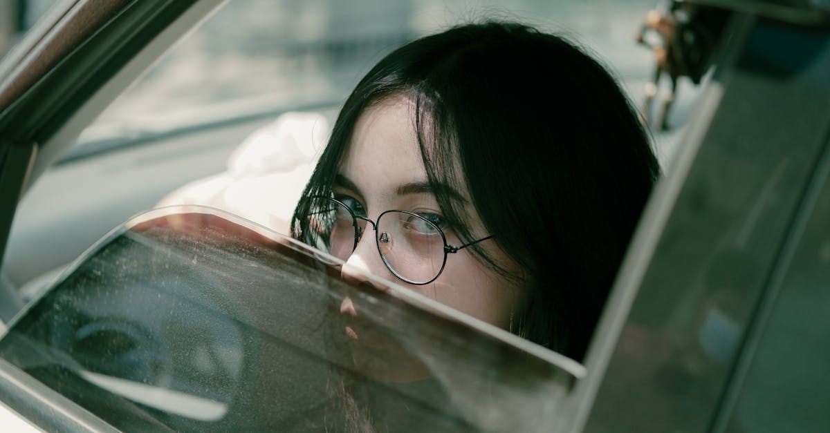 How to Identify When Your Side Window Needs Replacing